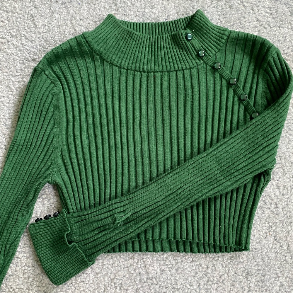 Green crop top